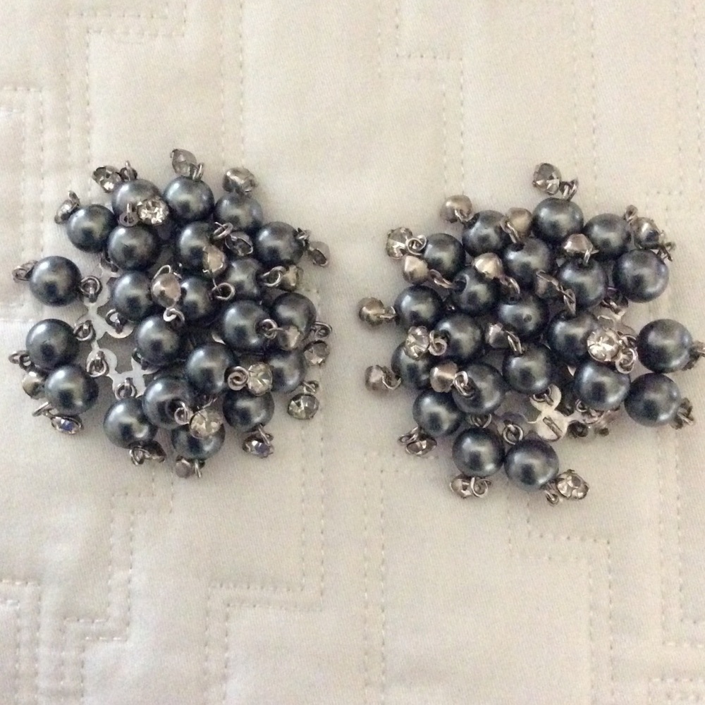 Vintage faux pearl and rhinestone earrings (clip) - Picture 3 of 5